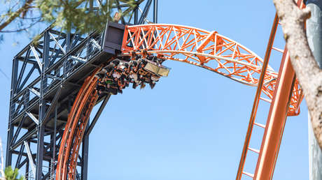 VIDEO: Diez personas quedan atrapadas a 50 metros de altura en una montaña rusa de Madrid