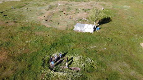 Arqueólogos creen que unas tejas con esvásticas podrían indicar el lugar donde estuvo el palacio del nieto de Gengis Kan