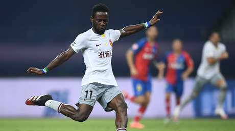 FOTOS: Futbolista falta a su propia boda y envía a su hermano en su lugar