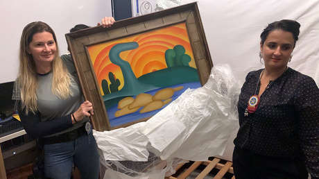 Detienen a una mujer brasileña por estafar a su madre por más de 142 millones de dólares en cuadros