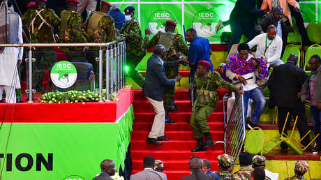Así fue la disputa que estalló en el edificio de la comisión electoral de Kenia antes de anunciar los resultados (VIDEO)