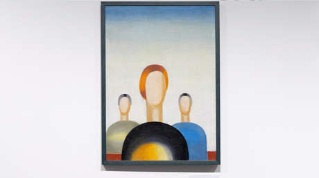 El guardia que dibujó ojos a la pintura de una alumna de Malévich enfrenta cargos penales