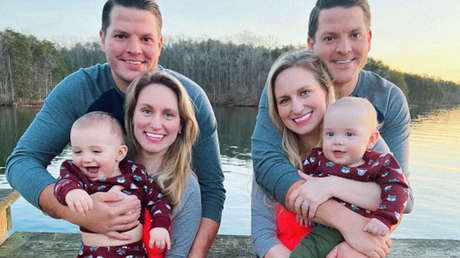 Dos gemelas que se casaron con gemelos revelan que sus hijos son hermanos y primos genéticos