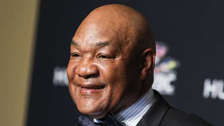 Acusan al excampeón de boxeo George Foreman de abusar sexualmente de dos menores de edad