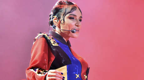 Una popular cantante turca bromea sobre las escuelas religiosas y es detenida por "incitar al odio y la enemistad"