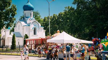 El Gobierno letón amenaza con represalias a una ciudad por no destruir monumentos soviéticos