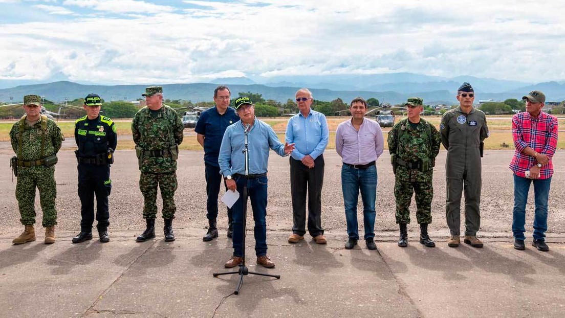 Petro anuncia que los auxiliares de Policía no volverán a zonas de conflicto tras el asesinato de 7 uniformados