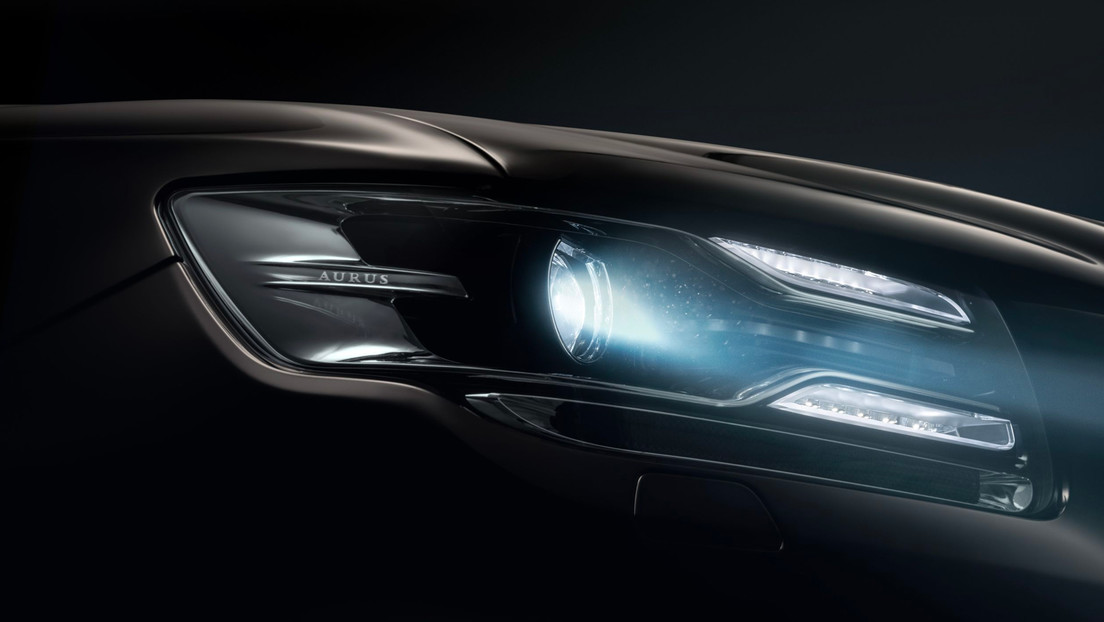 El fabricante de coches de lujo ruso Aurus, que usa la presidencia del país, revela su todoterreno 'Komendant'