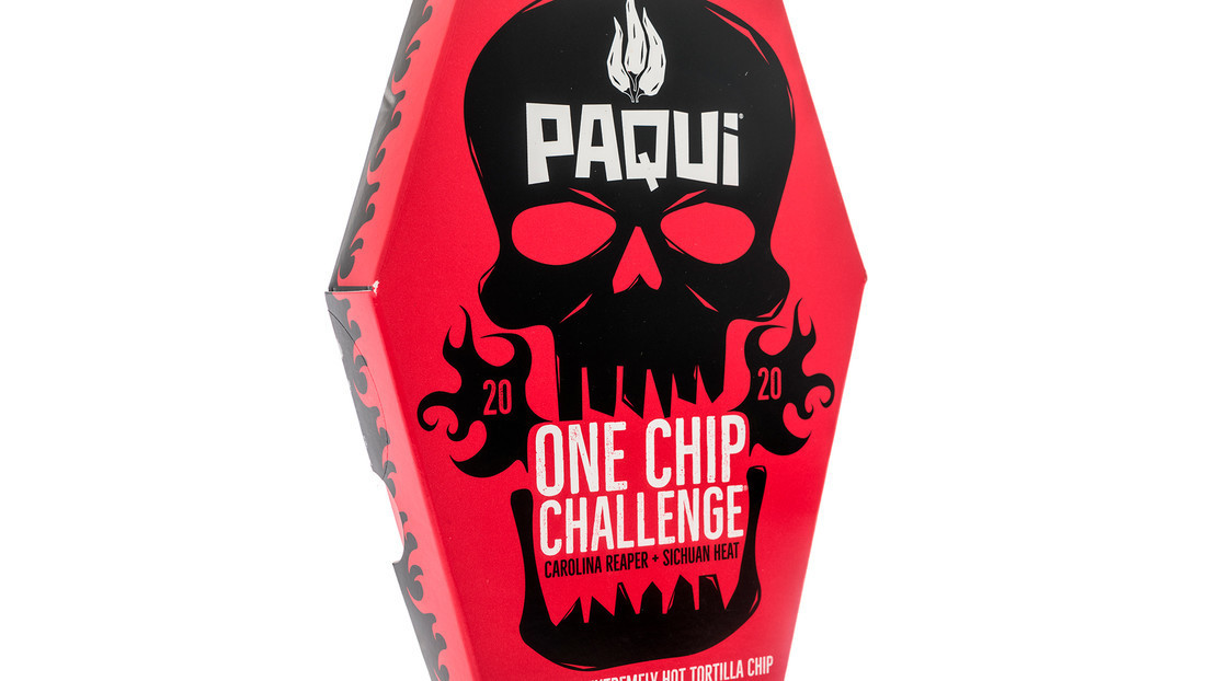 Alertan del peligro del reto viral de comer una patata frita hecha con los "pimientos más picantes del planeta"