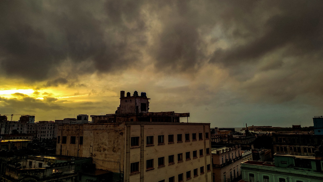 Cuba se queda sin servicio eléctrico tras el paso del huracán Ian