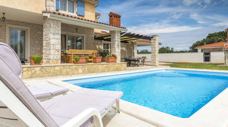 Francia estrena un modo 'creativo' de recaudar dinero con la ayuda de inteligencia artificial