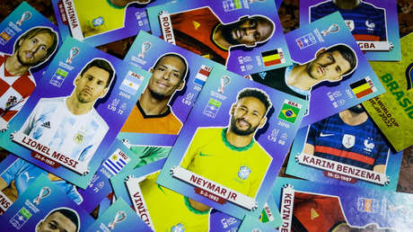 Un niño de 7 años ofrece el cromo de Lionel Messi del álbum del Mundial para recuperar un perro robado