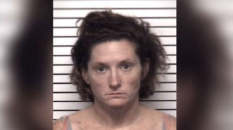 Una maestra sancionada por abuso sexual a un menor es detenida por invitarlo varias veces a su casa durante su arresto domiciliario