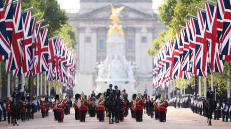 VIDEO: El cortejo fúnebre de la reina Isabel II se dirige rumbo al Palacio de Westminster