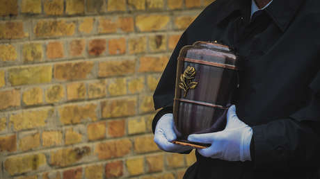 Una identificación errónea en el hospital llevó a una familia a incinerar a un extraño