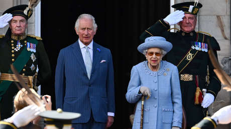 Del colonialismo al clasismo y racismo: ¿por qué soportar a las familias reales?