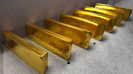 Arrestan en India a un hombre que llevó más de un kilogramo de oro dentro de su estómago