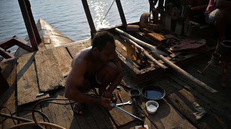 "Contra el oro manchado de sangre": El llamado de los indígenas a empresas como Apple o Tesla