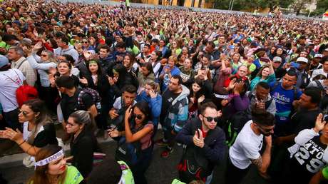 Bolsonaro y Lula 'cuelan a Dios' en la campaña para lograr la crucial conquista del voto evangélico en Brasil
