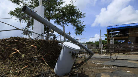 Escasez de combustible y cortes de energía obligan a comercios de Puerto Rico a cerrar tras el paso del huracán Fiona