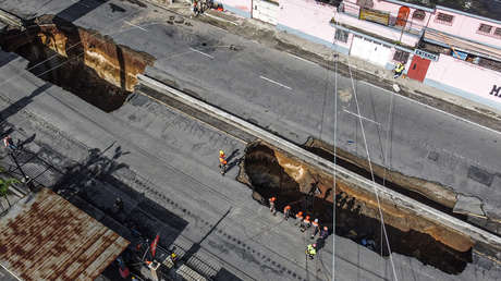 Un enorme socavón en Guatemala deja desaparecidos y heridos (FOTOS, VIDEOS)