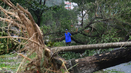 VIDEOS, FOTOS: Miles de evacuados, aeropuertos cerrados y toques de queda en Vietnam por el paso del tifón Noru