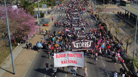 La Policía de Buenos Aires desaloja a manifestantes de una autopista y se eleva la tensión en un acampe piquetero