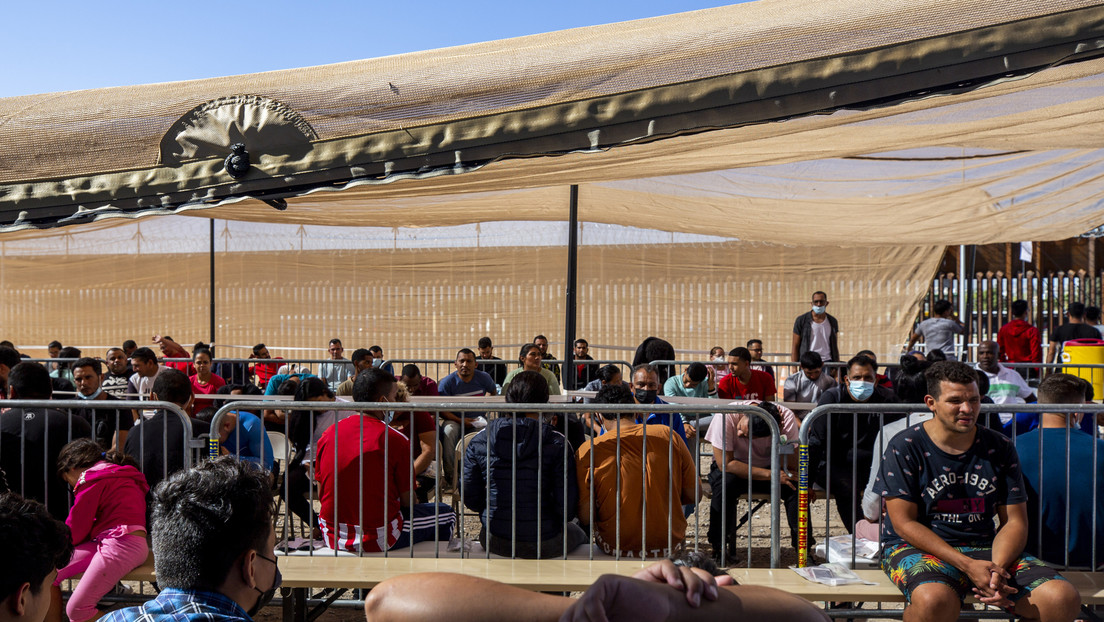 El flujo de migrantes que cruzó la frontera entre México y EE.UU. marcará un récord histórico en 2022