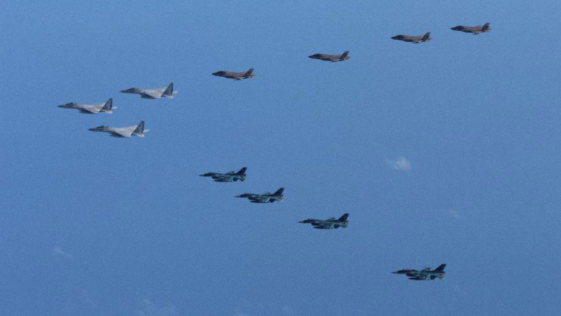 VIDEO: Japón y EE.UU. realizan ejercicios militares tras el lanzamiento de un misil de Corea del Norte