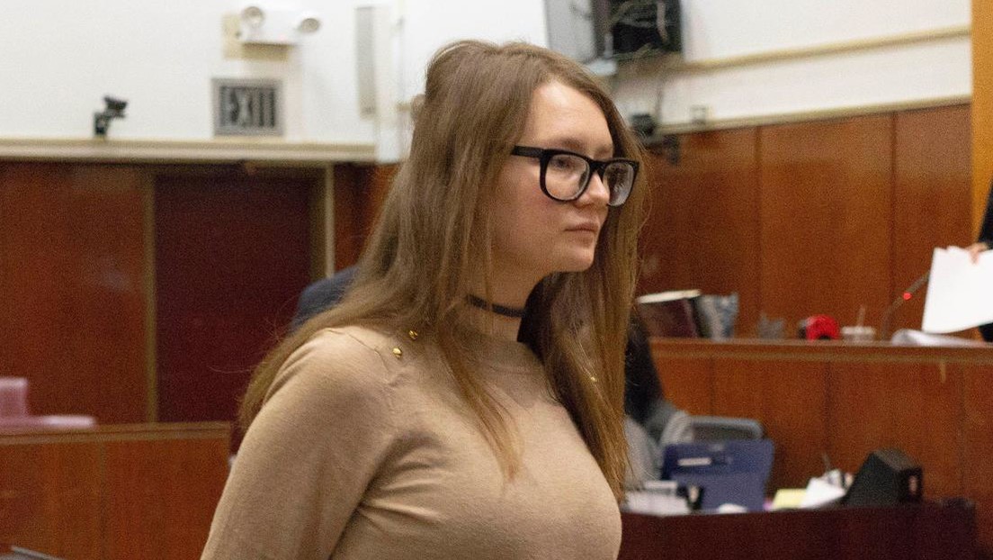 La estafadora que engañó a la élite de Nueva York sale de la cárcel y puede ser deportada de EE.UU.