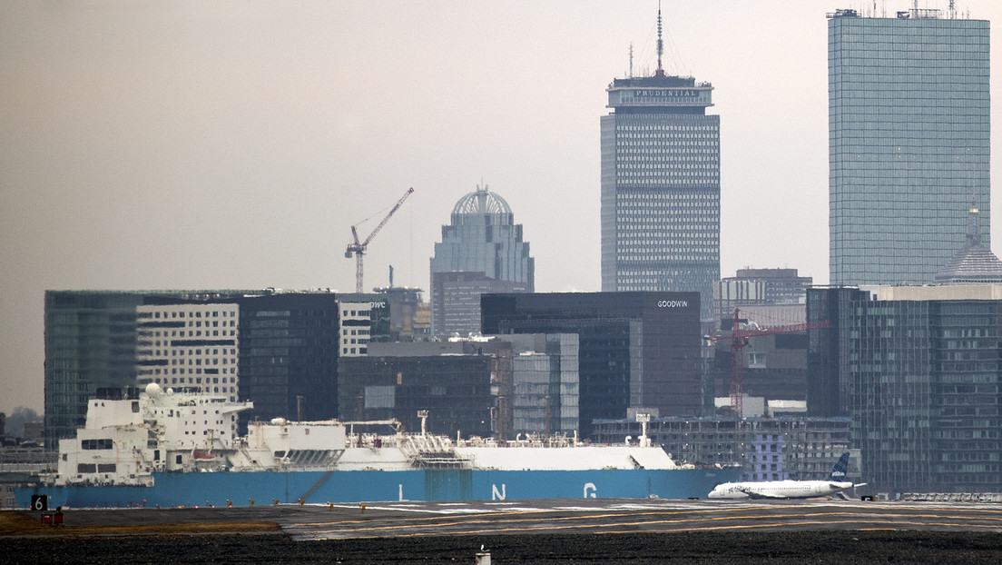 WSJ: China gana "cientos de millones de dólares" con la reventa de gas natural licuado a Europa