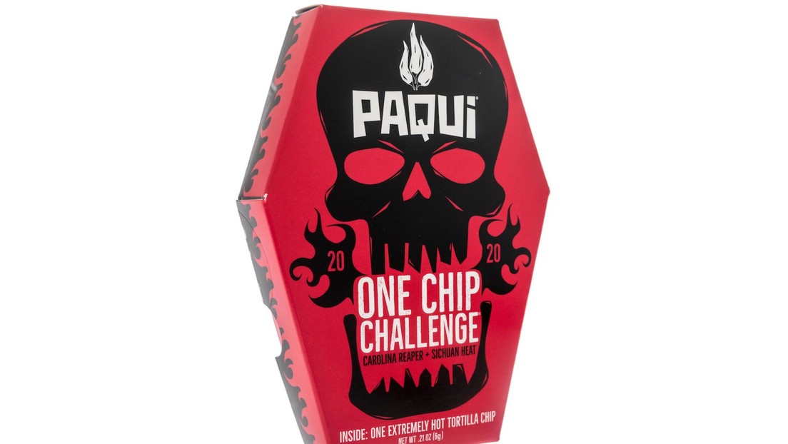 El hijo de David Beckham se suma al peligroso reto viral de comer una papa frita condimentada con los "pimientos más picantes del planeta"