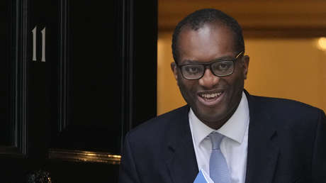 Solicitan investigar al ministro de Hacienda británico por asistir a una fiesta con inversionistas