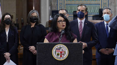 Dimite la presidenta del Concejo Municipal de Los Ángeles tras filtrarse sus comentarios racistas