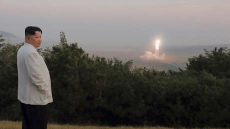 Corea del Norte lanza "dos misiles de crucero estratégicos de largo alcance" bajo supervisión de Kim Jong-un