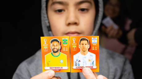 Los argentinos y una obsesión de grandes y chicos: completar el álbum de figuritas del último Mundial de Messi