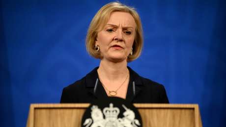 Liz Truss pide disculpas por "errores" económicos