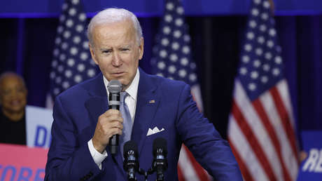 "P-u-n-t-o": Pillan a Biden leyendo instrucciones del teleprómpter (VIDEO)