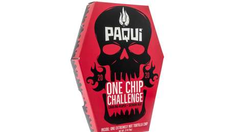 El hijo de David Beckham se suma al peligroso reto viral de comer una papa frita condimentada con los "pimientos más picantes del planeta"