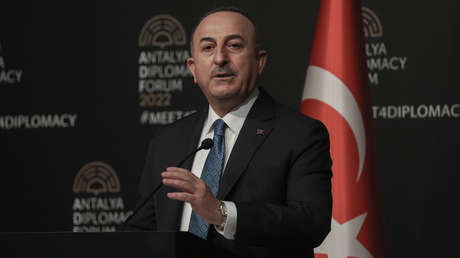 EE.UU. debe levantar las sanciones para bajar los precios del petróleo en lugar de amenazar a Arabia Saudita, sostiene Turquía