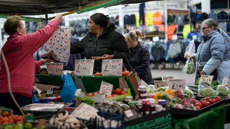 La renta familiar disponible de los británicos vuelve a caer en medio de la crisis energética