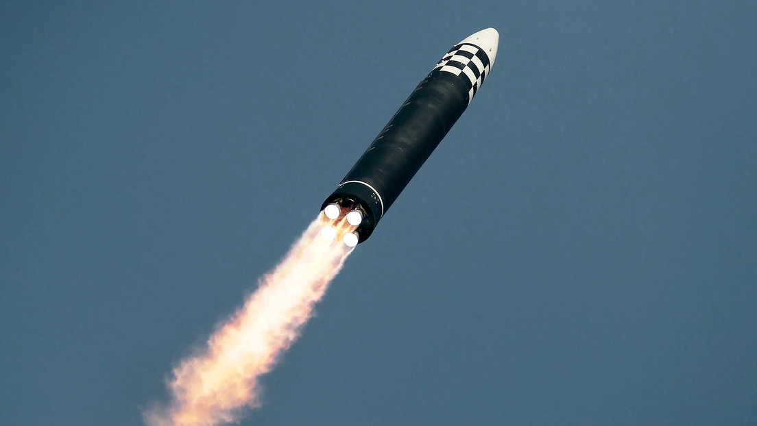 Corea del Norte habría disparado un misil balístico en su masivo lanzamiento de proyectiles