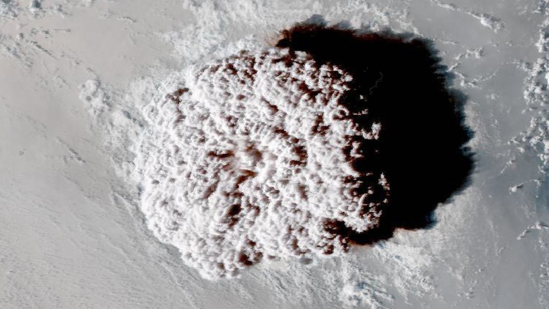 La erupción del volcán de Tonga arrojó la columna de gases más grande de la que se tenga registro