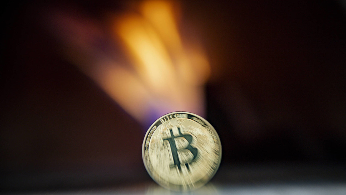 El bitcóin se desploma más del 10 %