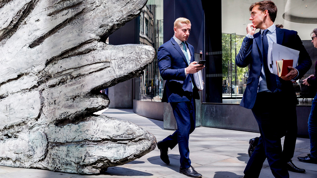 La amenaza de recesión en EE.UU. provoca despidos masivos: ¿quiénes están primero en la cola?