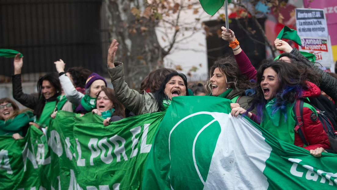 Polémico juicio en Argentina contra una mujer que tuvo un aborto espontáneo y enfrenta 30 años de prisión