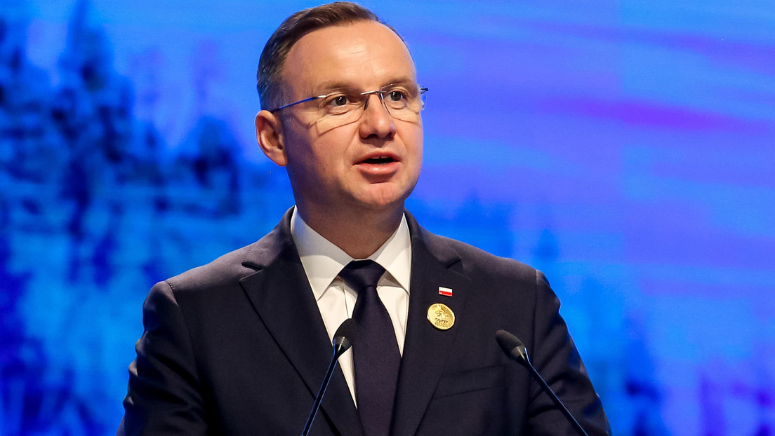 Presidente polaco: "Hay muchos indicios de que el misil que cayó en Polonia fuera ucraniano"