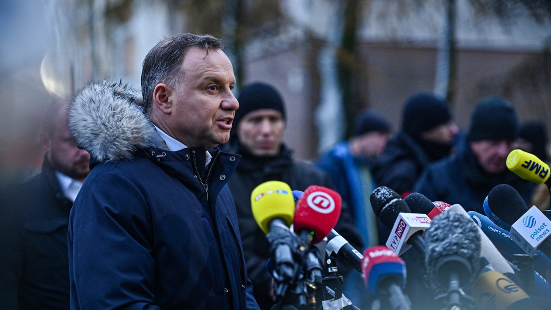 Presidente polaco revela a bromistas que Zelenski le aseguró que el misil caído en su país era ruso