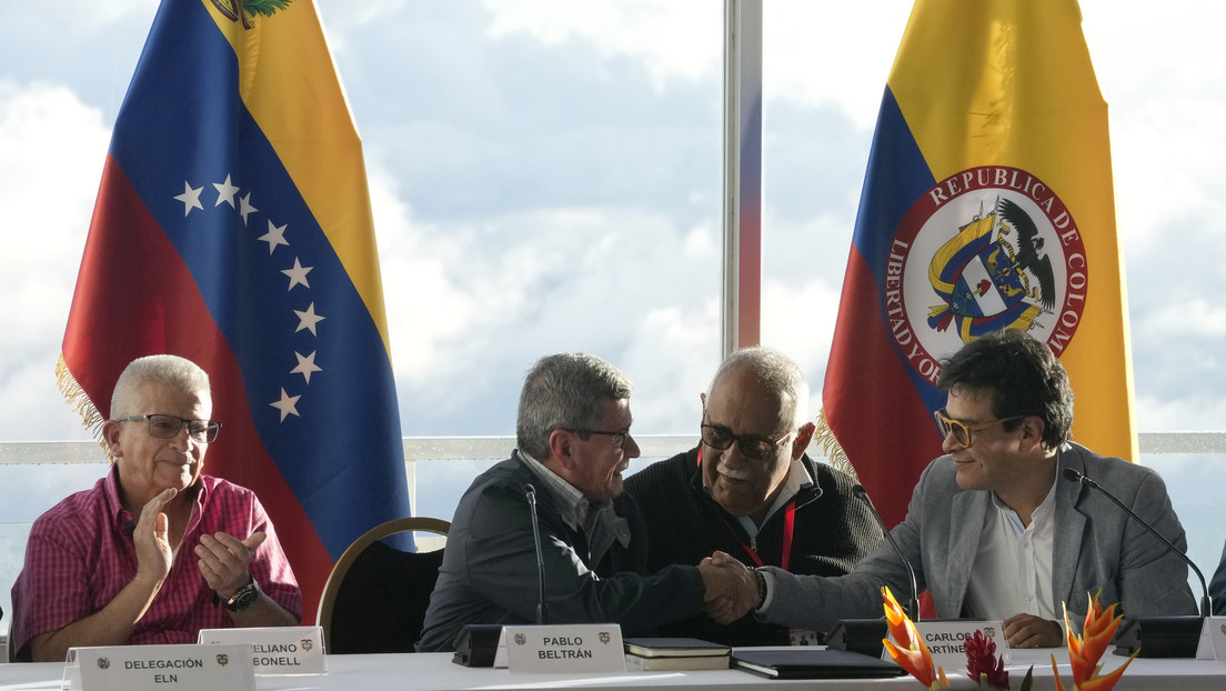 El Gobierno de Colombia y el ELN anuncian los primeros acuerdos en Caracas
