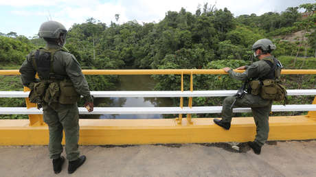Hallan 2 cuerpos decapitados y colgados de un puente peatonal al norte de Ecuador